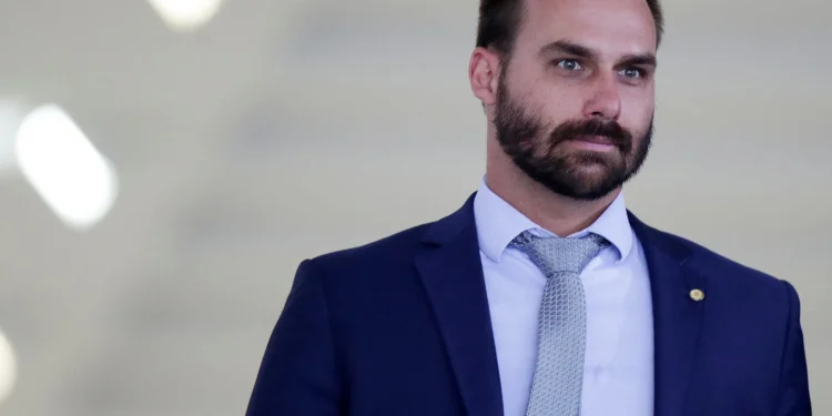 Eduardo Bolsonaro se licencia nos EUA