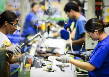 Vaga de Auxiliar de Produção em Manaus: oportunidade com benefícios e fácil acesso para moradores da zona leste ou norte