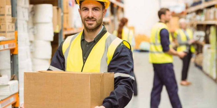 Primeiro Emprego em Manaus: Vaga de Auxiliar de Almoxarifado com Início Imediato e Benefícios Atraentes