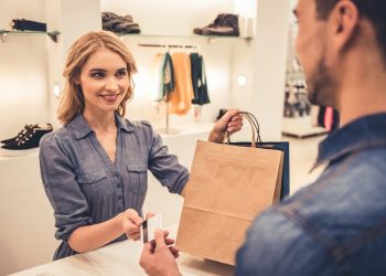 Vaga para Vendedor(a) de Loja no Shopping: Saiba Como se Candidatar e o Que Esperar da Oportunidade