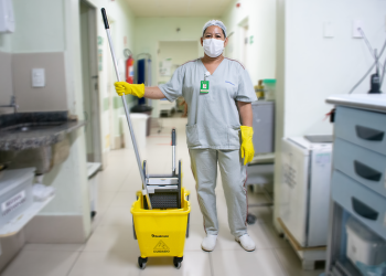 Vaga de Auxiliar de Serviços Gerais Hospitalar em Manaus: Saiba Como Conquistar Essa Oportunidade