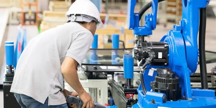 Oportunidade para Operador de Máquina em Manaus: Vaga com Experiência no Polo de Duas Rodas ou Metalúrgica