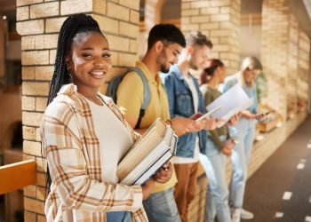 Vaga de Jovem Aprendiz aberta em Manaus para quem tem entre 18 e 24 anos e cursa contabilidade, economia ou administração. Sem exigência de experiência. Envie seu currículo!