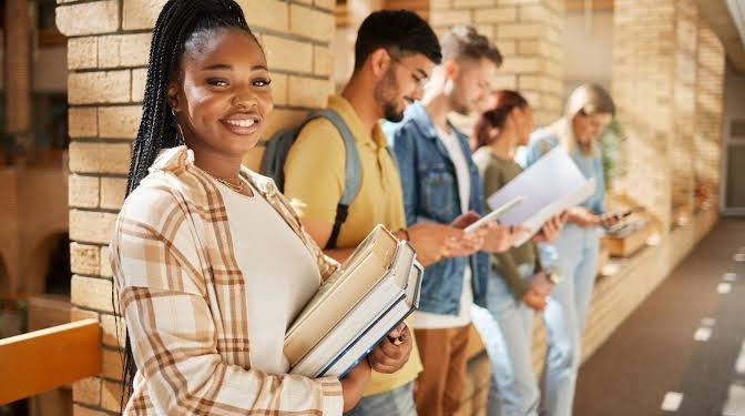 Vaga de Jovem Aprendiz aberta em Manaus para quem tem entre 18 e 24 anos e cursa contabilidade, economia ou administração. Sem exigência de experiência. Envie seu currículo!