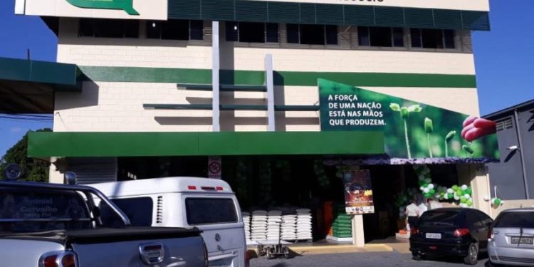 Risadinha abre vagas para Auxiliar de Depósito, Ajudante de Motorista e Assistente de T.I em Manaus