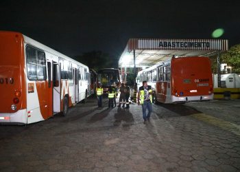 Expresso Coroado abre vagas para cobrador e motorista em Manaus: veja quem pode participar e como enviar o currículo