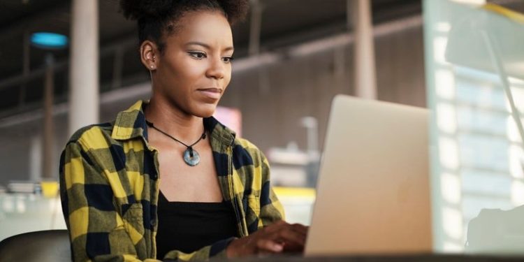 Plataforma do MEC oferece inglês gratuito e mais de 250 cursos online para qualquer pessoa