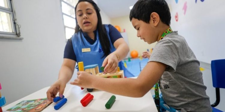 CAIC Dr. Gilson Moreira abre vagas de emprego e estágio em Manaus: veja salários, requisitos e como se inscrever