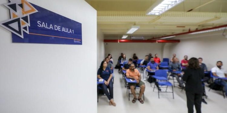 Cursos gratuitos no Detran-AM: mais de 900 vagas em fevereiro