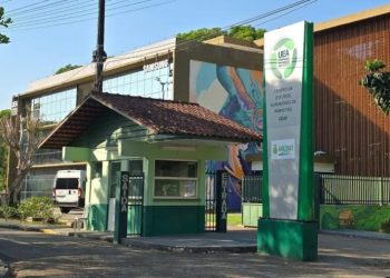 UEA abre seleção para professor de Libras, Ciências e História com salários de até R$ 9,3 mil