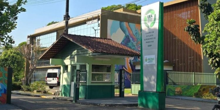 UEA abre seleção para professor de Libras, Ciências e História com salários de até R$ 9,3 mil