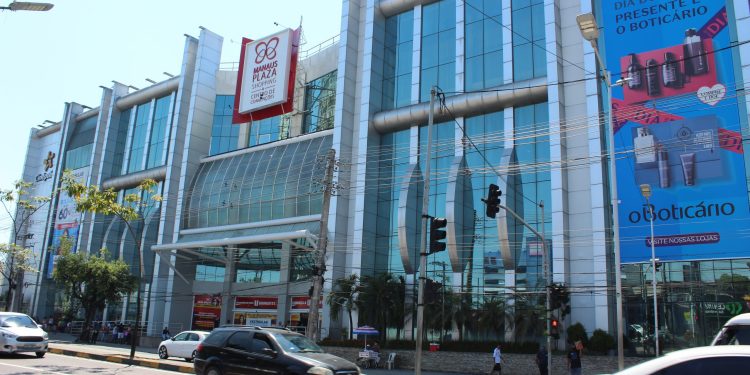 Manaus Plaza Shopping abre vaga para Serviços Gerais: veja requisitos, benefícios e como enviar currículo