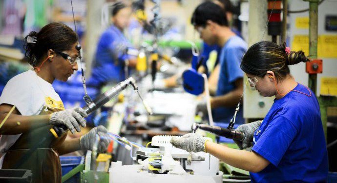 Auxiliar de Produção em Manaus: Guia Completo da Vaga, Requisitos, Benefícios e Como Enviar Currículo