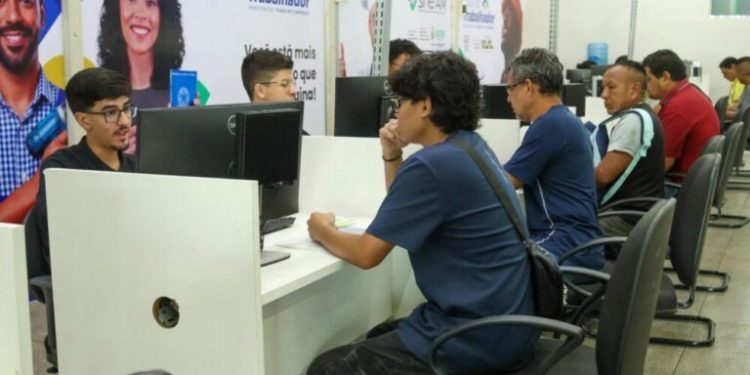 Sine Amazonas divulga 149 vagas de emprego nesta sexta (27/03): veja como participar e garantir sua chance