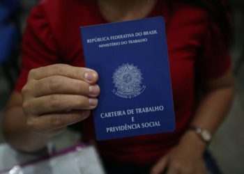 Garçom e operador de caixa entre as 167 vagas de emprego do Sine AM