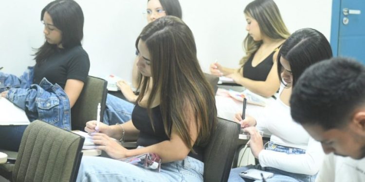 Seleção abre vagas para estágio e jovem aprendiz em Manaus com salários de até R$ 1 mil