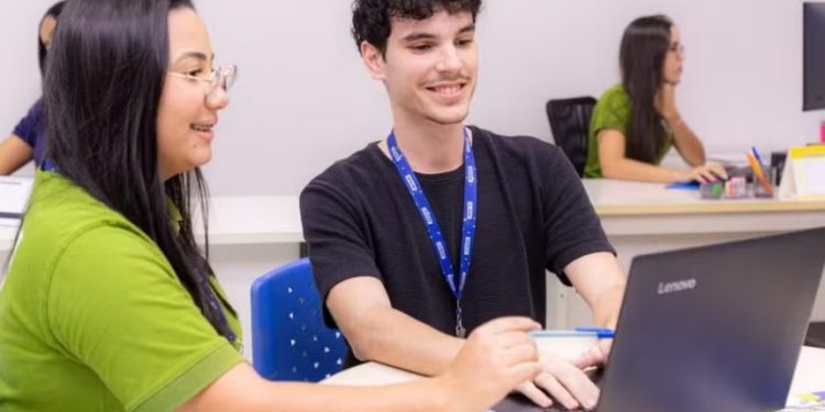 IEL Amazonas abre 95 vagas com bolsas de até R$ 1,5 mil: veja como participar