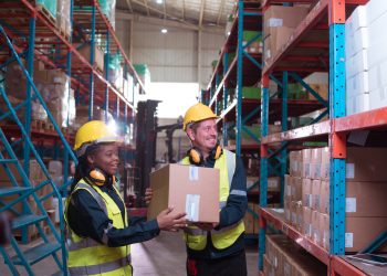 Vaga para Assistente de Estoque em Manaus oferece salário de R$ 2.000 e benefícios