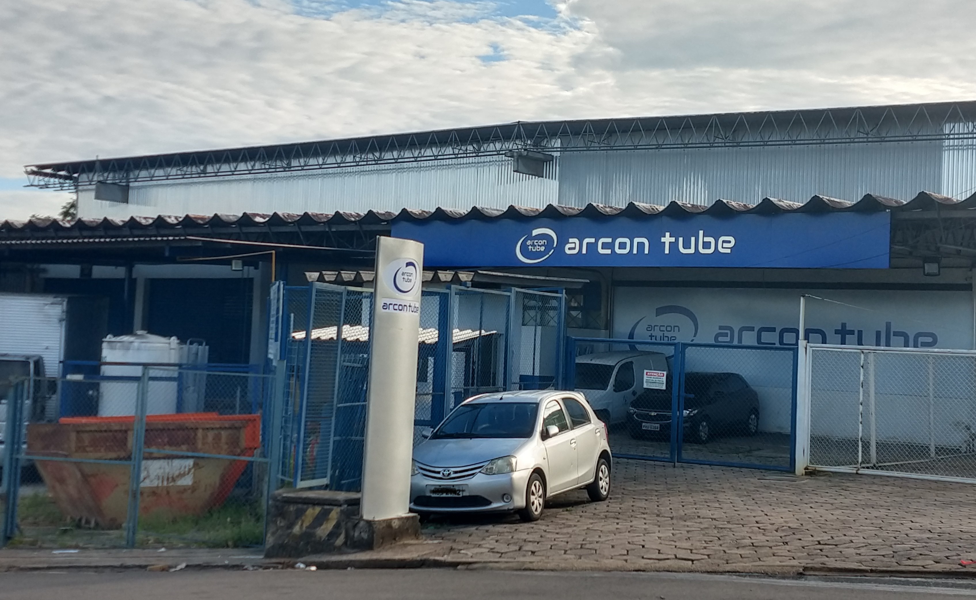 Arcon Tube Abre Vaga para Auxiliar de Produção com Salário de R$ 1.912,71; Saiba Como Enviar o Currículo