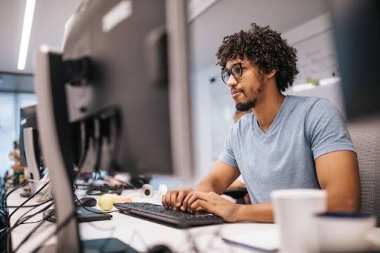 Jovem Aprendiz Administrativo: Núcleo Empregue Habilidades abre vaga com salário de R$ 800